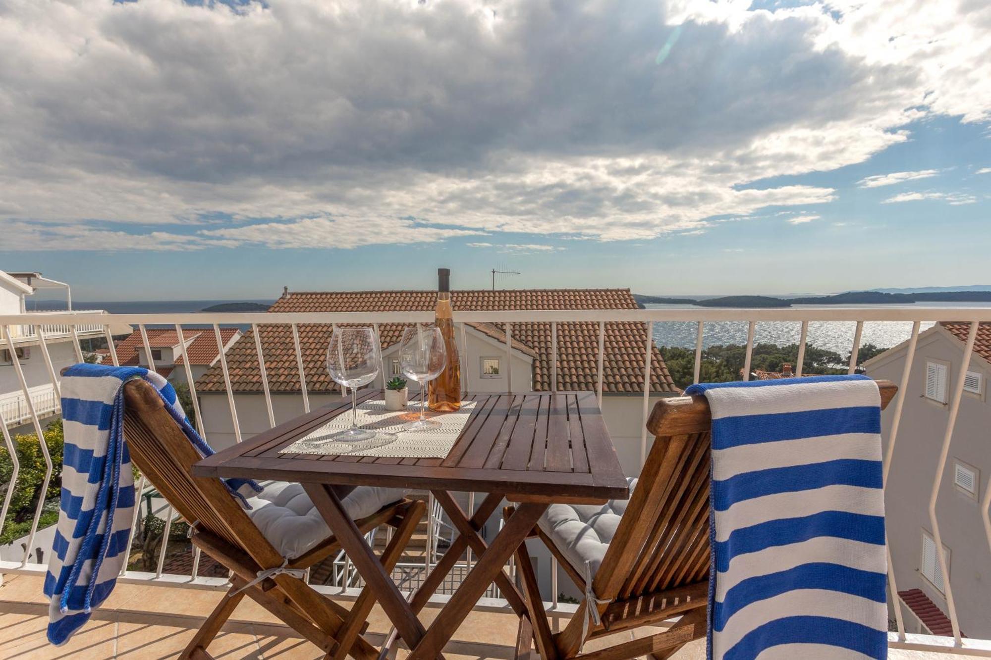 Apartments Anita Hvar Town Exterior photo