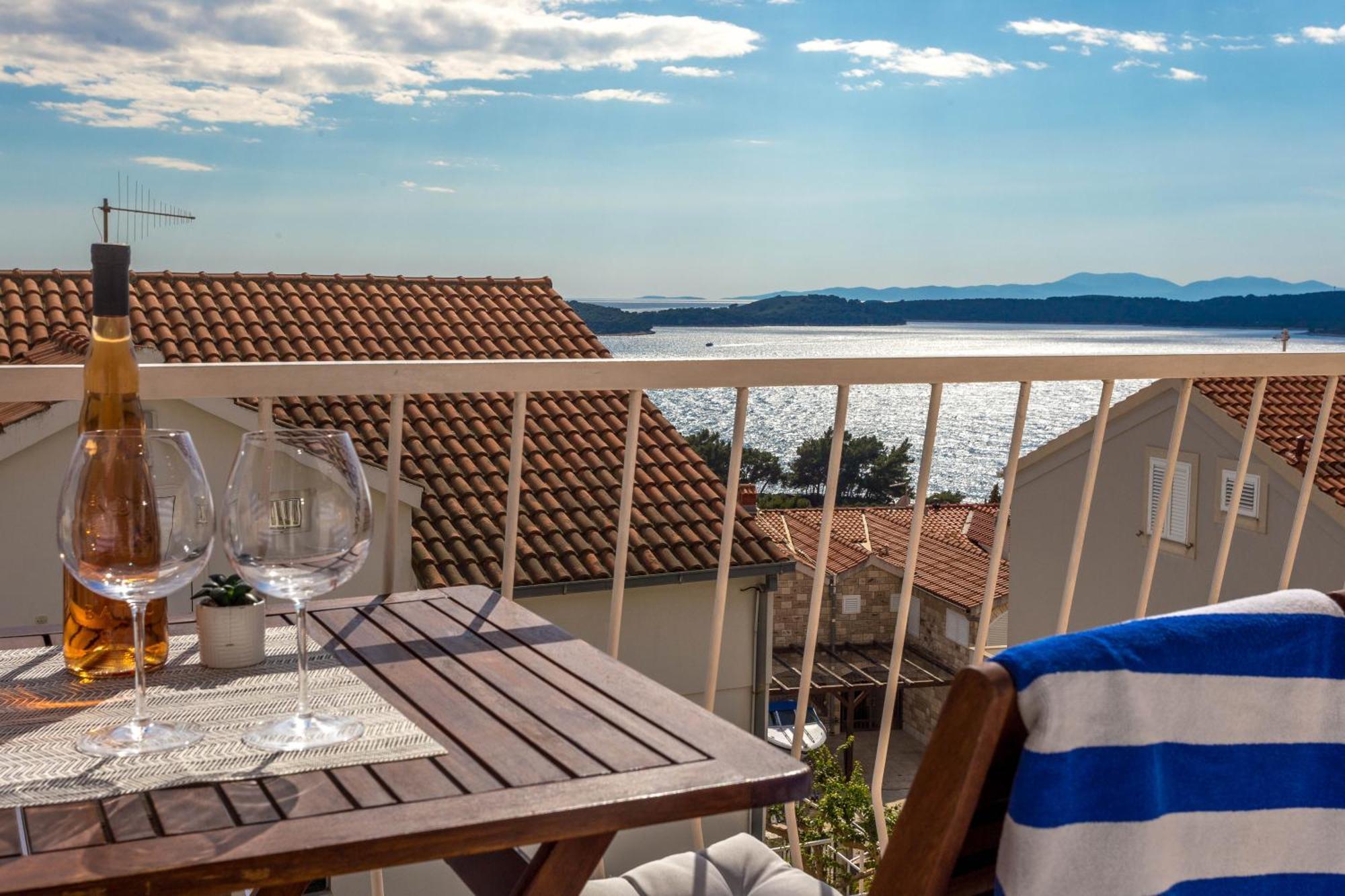 Apartments Anita Hvar Town Exterior photo